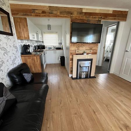Signature, Scratby - Two Bed Chalet, Sleeps 7, Free Wi-Fi, Bed Linen And Towels Included, Pets Welcome And Onsite Entertainment Available Buitenkant foto