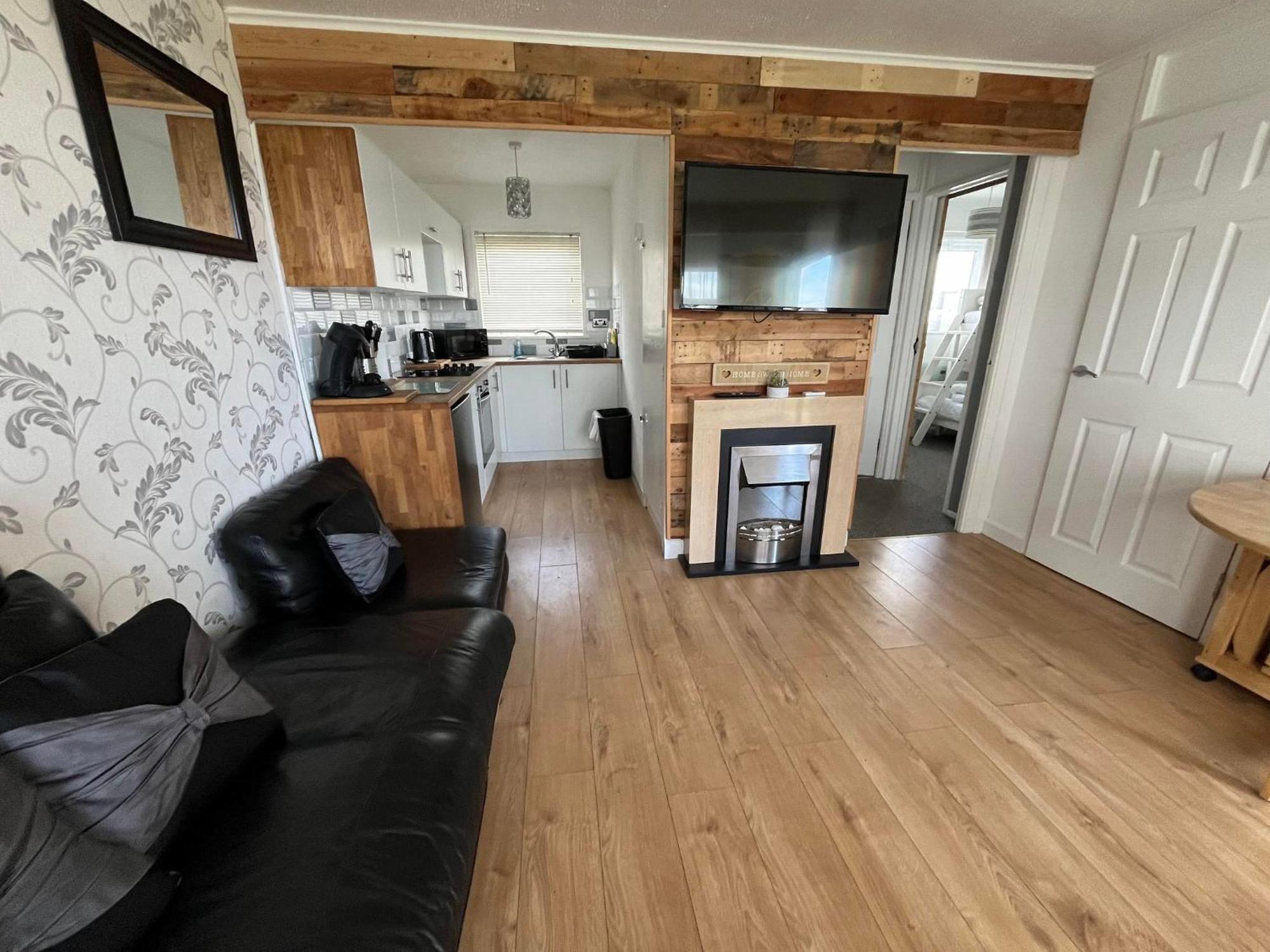 Signature, Scratby - Two Bed Chalet, Sleeps 7, Free Wi-Fi, Bed Linen And Towels Included, Pets Welcome And Onsite Entertainment Available Buitenkant foto