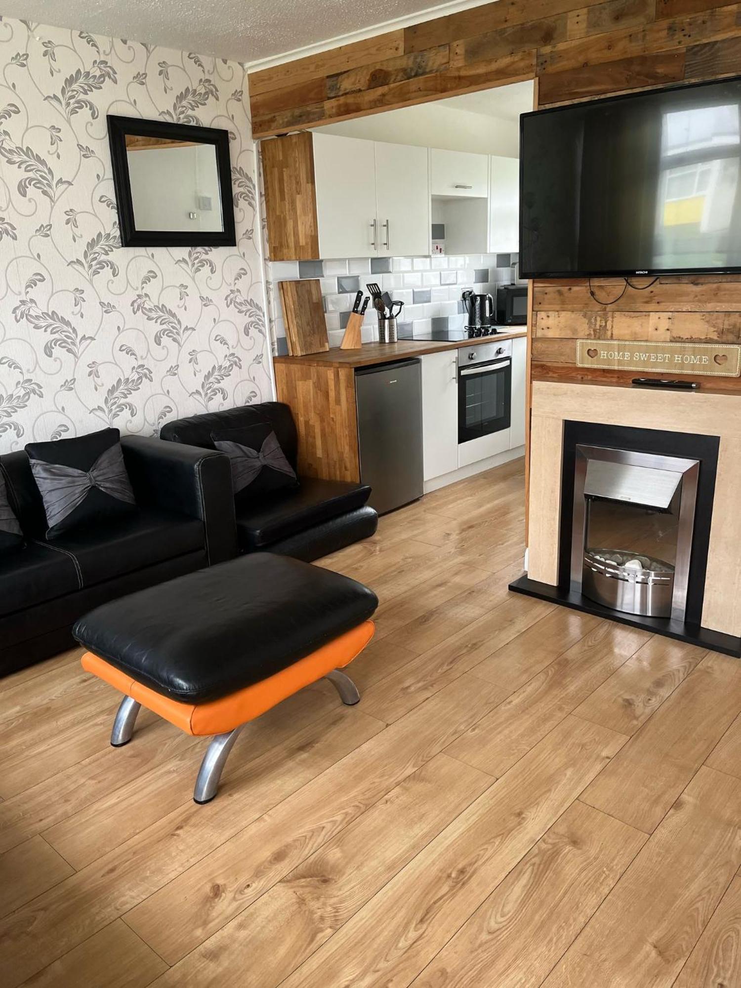 Signature, Scratby - Two Bed Chalet, Sleeps 7, Free Wi-Fi, Bed Linen And Towels Included, Pets Welcome And Onsite Entertainment Available Buitenkant foto